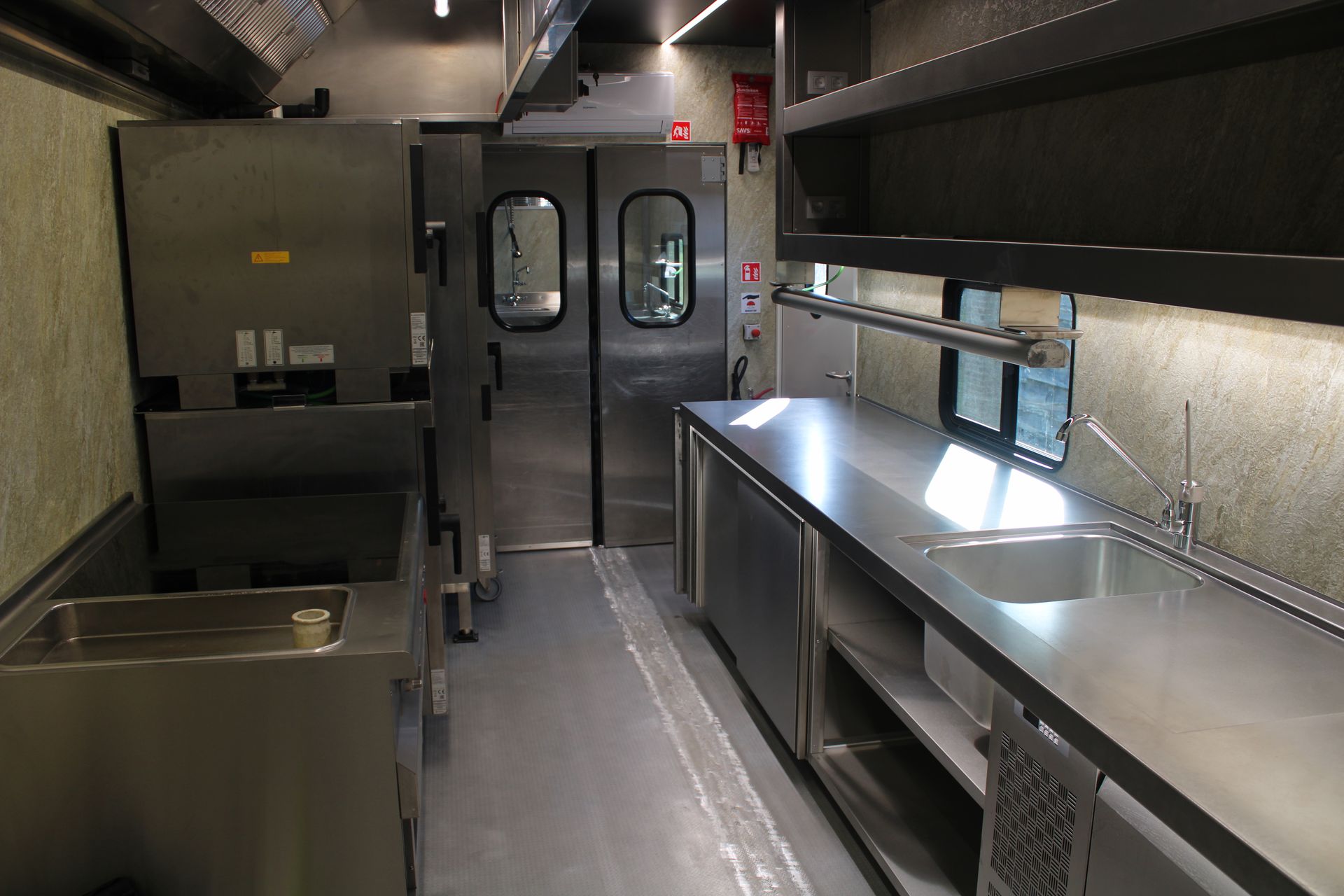 inductie en warmkast in keuken