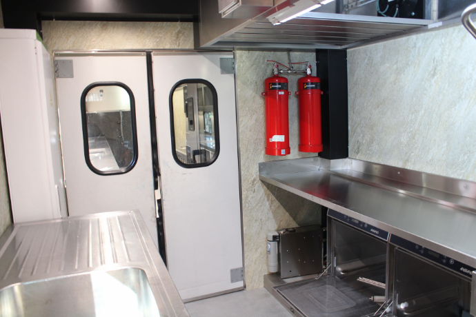 aanzicht blusinstallatie brand voorlopige keuken met blusinstallatie