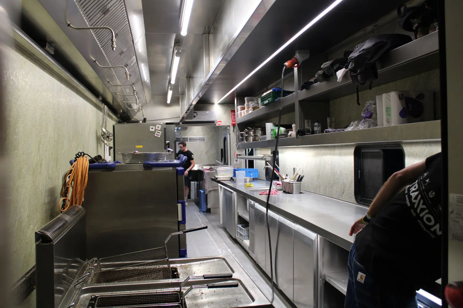Aanzicht overzicht van binnenwerk keuken sfeerbeelden rijvers festival